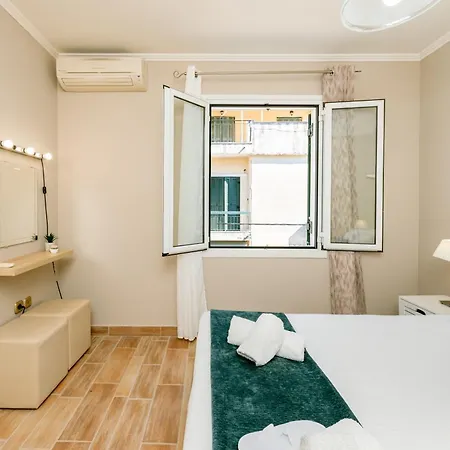 Corfu Town Getaway コルフ島